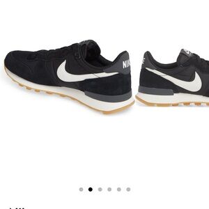 Nike “Internationalist” Sneaker (women) Size 10